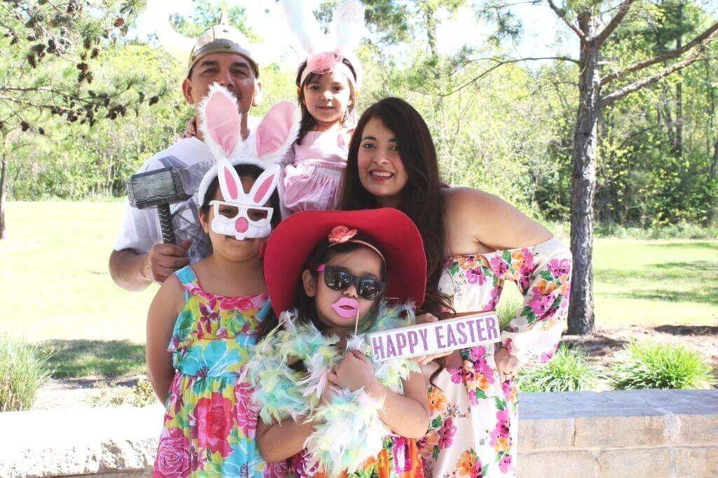 t40_1438142608260-easter-photo-booth